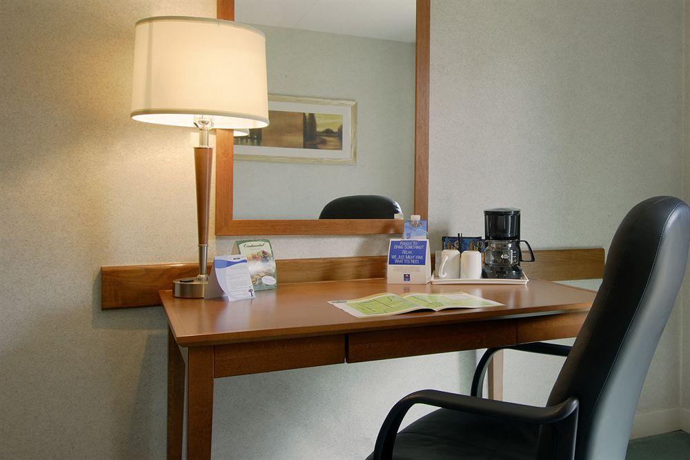 Comfort Inn Пикеринг Экстерьер фото