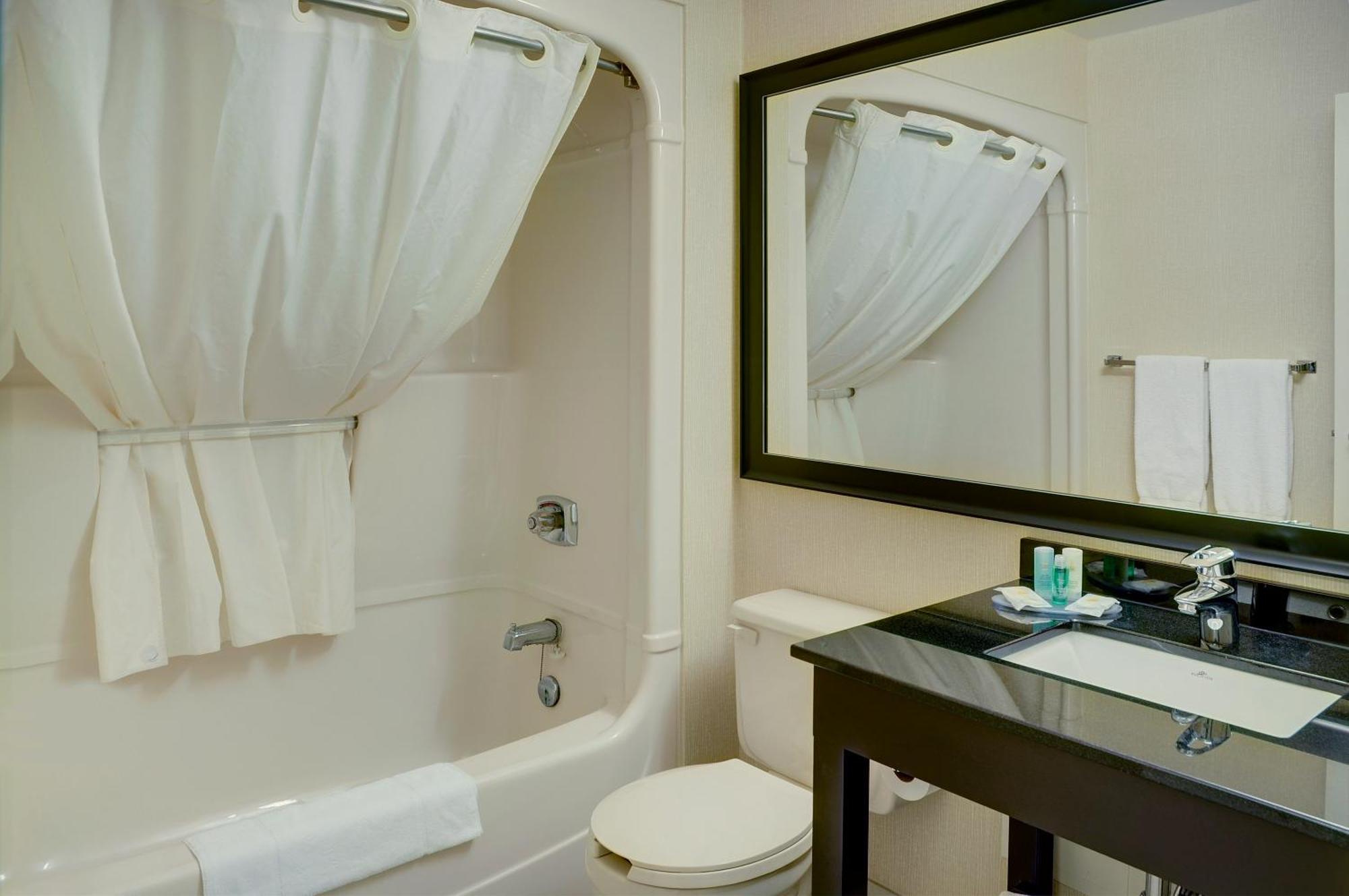 Comfort Inn Пикеринг Экстерьер фото