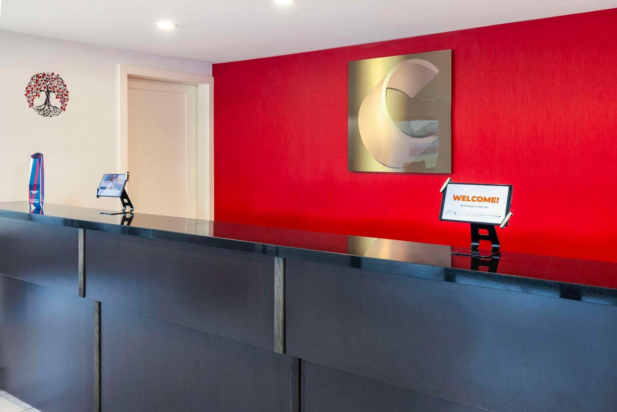 Comfort Inn Пикеринг Экстерьер фото