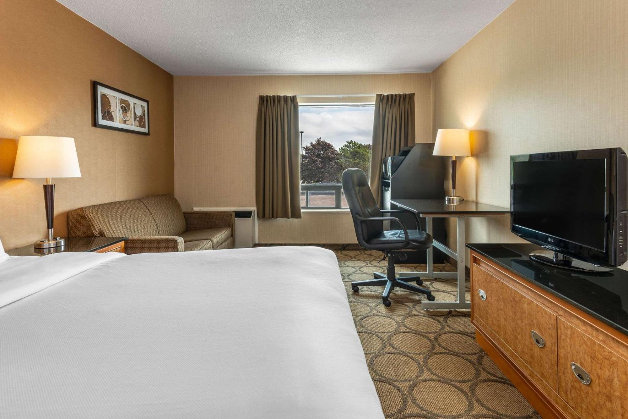 Comfort Inn Пикеринг Экстерьер фото