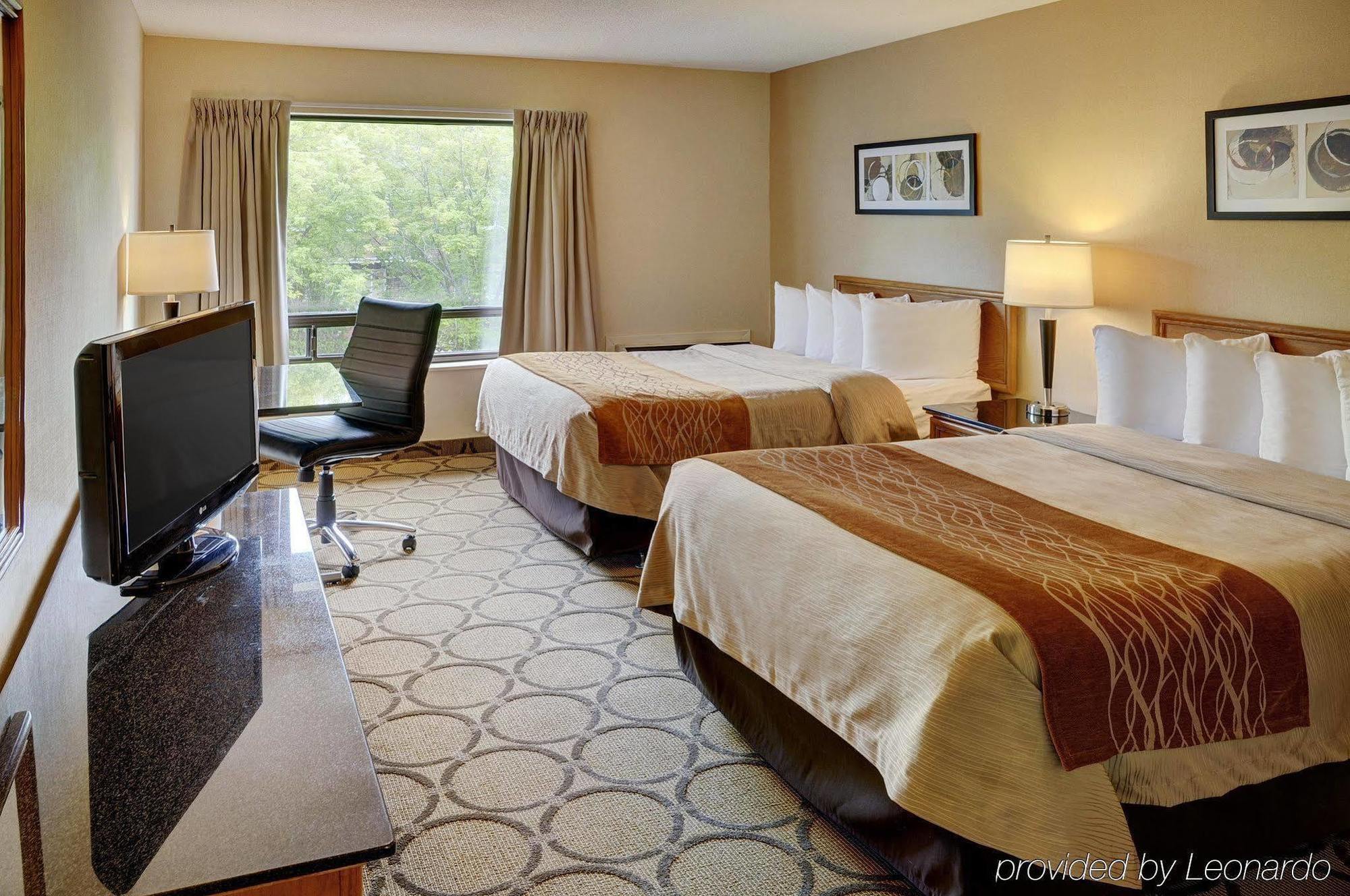 Comfort Inn Пикеринг Экстерьер фото