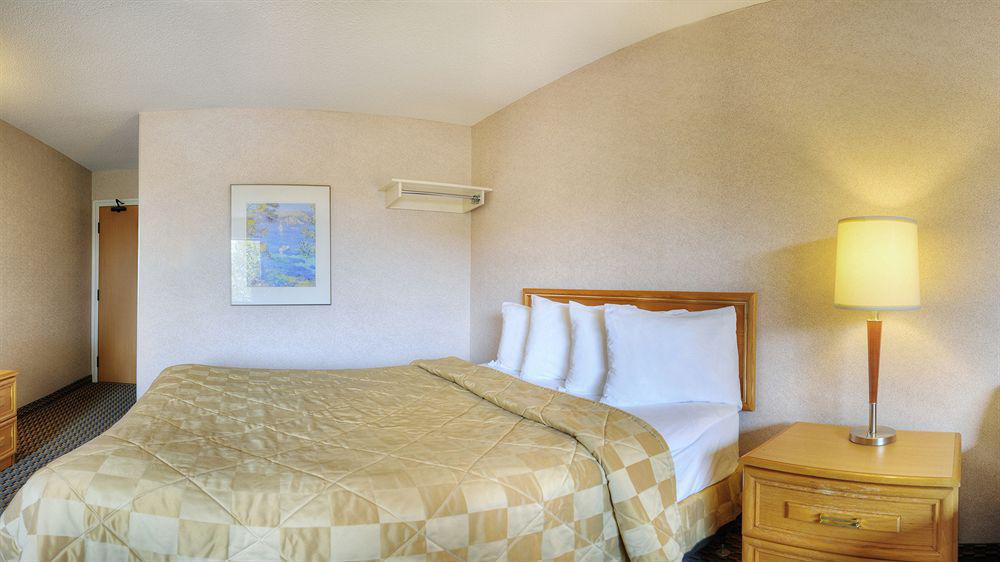 Comfort Inn Пикеринг Экстерьер фото