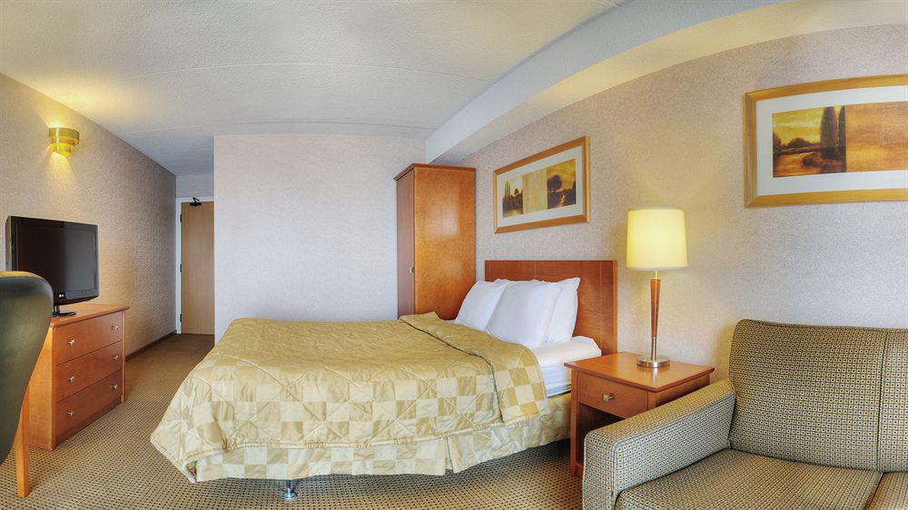 Comfort Inn Пикеринг Экстерьер фото